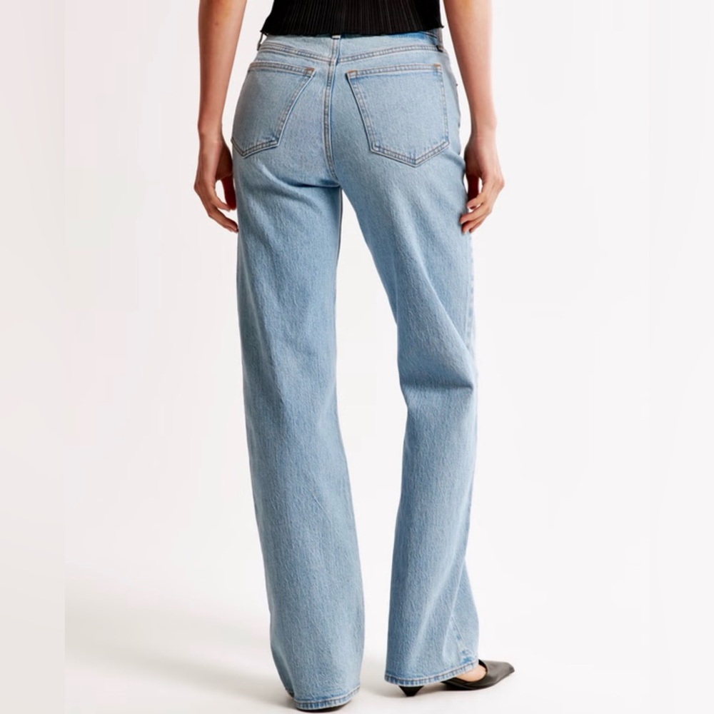Abercrombie High Rise 90s Relaxed Jeans 33 NWT Light Wash Straight Denim - Picture 5 of 10